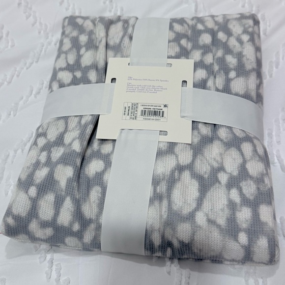 Stars Above Soft Gray and White Lounge Set - Picture 2 of 2